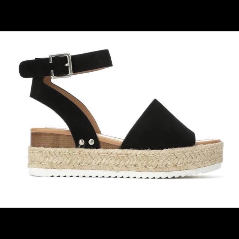 Size 7 Medium Topic Black Flatform Sandal’s